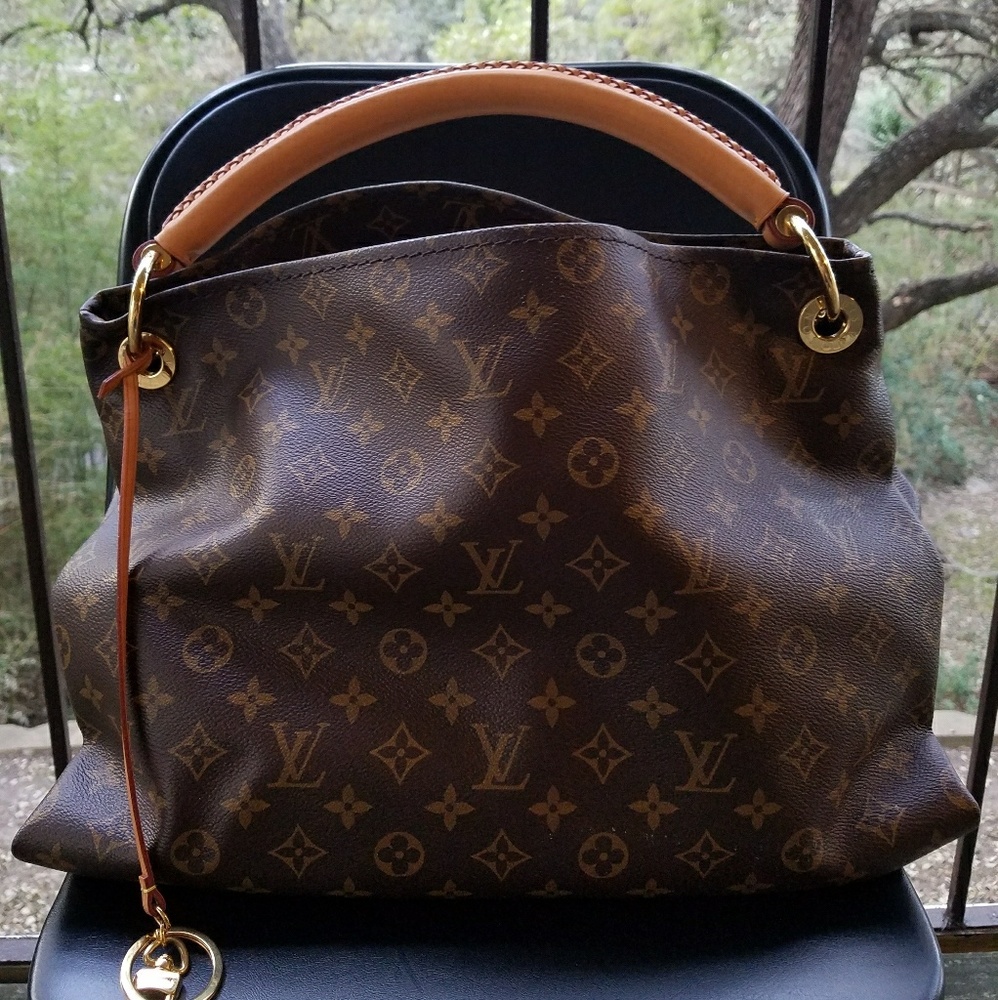 LOUIS VUITTON ARTSY MM